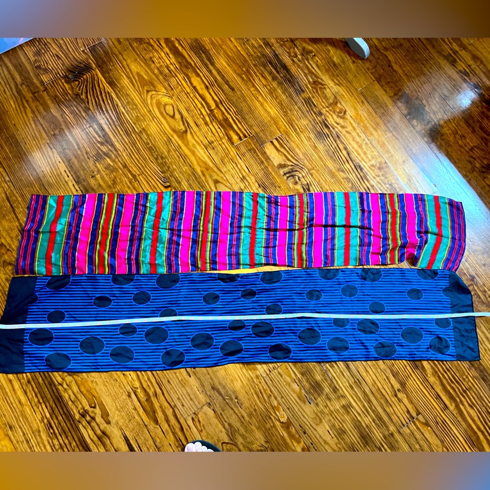 Set of two scarves